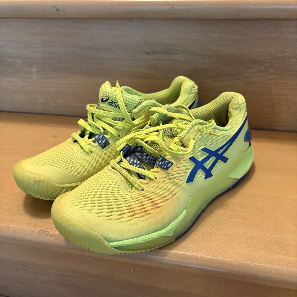 ASICS GEL-RESOLUTION 9 WOMEN'S TENNIS SHOES (HAZARD GREEN/REBORN BLUE) Spot